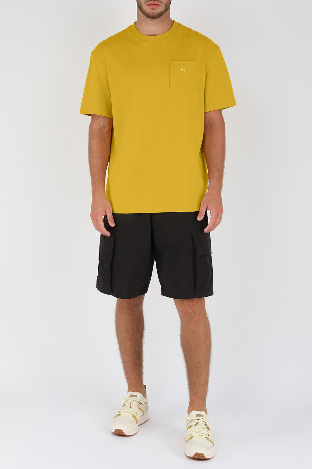 חולצת טי צהובה עם כיס ממותג PUMA